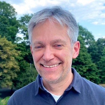 Dr. Holger H.